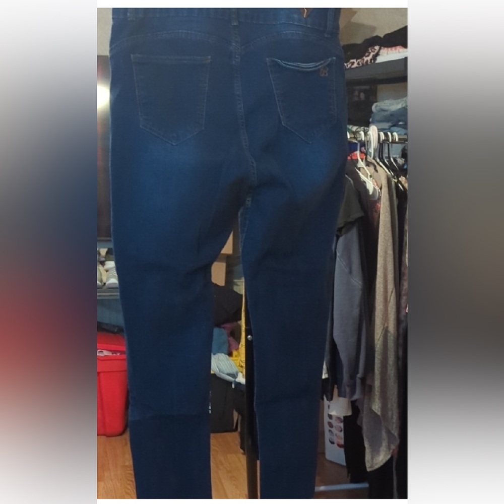 👖✨ Red Bottoms Dark Wash Stretch Jeans | Women’s Size 18 | Like New ✨👖 - Picture 2 of 3